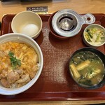 なか卯 - 料理写真:とろたま親子丼(並)・みそ汁つけものセット