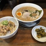 伍代目 哲麺縁 - 料理写真:哲麺ラーメン+賄い丼+高菜2026.06.02