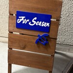 FORSEASON - 階段に置いてある看板