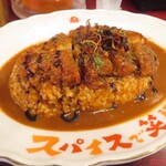 スパイスで笑顔に - ロースカツカレー　1380円(税込)