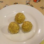 南印度ダイニング ポンディバワン - バナナリーフミールスのデザート（ラドゥ）