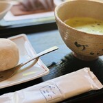 五十鈴茶屋 - パイン大福・冷やし抹茶￥1,000