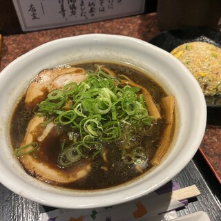 中華麺食堂 亀吉_0