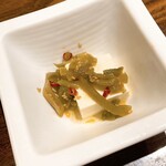 季節料理 なか一 - お通しの山くらげ豆腐300円