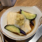 立呑み 晩杯屋 - 揚げナスと揚げ餅浸し　こりゃ日高屋にはねえわな。