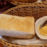 珈琲所コメダ珈琲店 - モーニングセット②(山食パン+バター＋たまごペースト)
