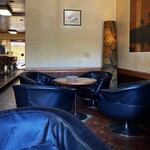 セイユウ - 店内、円卓テーブル席