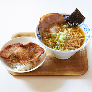 博多醤油ラーメン 月や_2