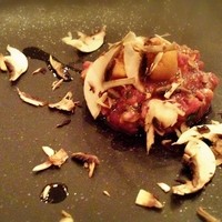 アルヴェアーレ - 馬肉の上に雲丹。トリュフオイルがアクセント
