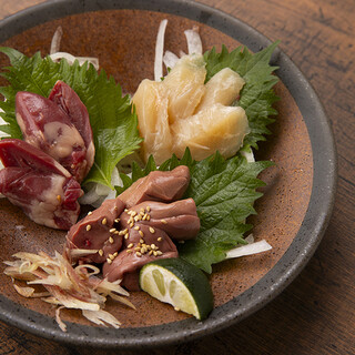 鶏のお刺身もおすすめです！