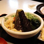 手打うどん 長谷沼 - 料理写真:大きい揚げナスがうまい！