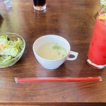 Fresco Caffe - ランチタイムのスープとサラダ、選べるドリンク