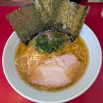 たま家 - 料理写真:ラーメン並。コメ　　￥950