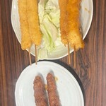 のんき屋 - 串カツ(ソース・おミソ・テリ)(110えん)→
【上左】ソース2(卓上ソースをかけて頂きました٩(๑❛ᴗ❛๑)۶)・【下】おミソ2・【上右】テリ2本✨.ﾟ･*..☆.｡.:*✨.☆.｡.:. *:ﾟ