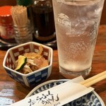 たらふくちゃん - この日のお通し（南蛮漬け）、レモンサワー
