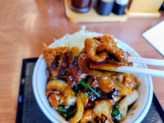 2026年かつや全力飯第8弾！「モツ野菜炒めとチキンカツの合盛り丼