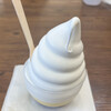 文明堂 - 雪のプリンソフト　上は濃厚ソフトクリームで、下がプリンの二層構造