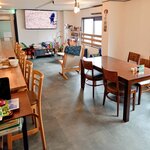シュウマイ だお - 店内を奥から見渡すとこんな感じ。