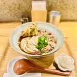 扇町うどん屋 あすろう - 肉温玉ぶっかけ。まいたけ天（１ヶ）おろしをトッピング