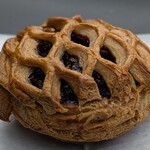 ヒュッグリーベーカリー - 料理写真:チェリーパイ、チョコ