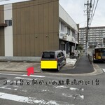 宝鮨 - 止まってる車はどぉやらお店の車のよう