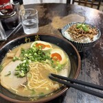博多とんこつラーメン わ蔵  - 料理写真: