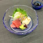 本郷 - 季節の活け魚盛り合わせ