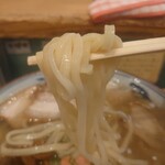 はるちゃんラーメン - ツルツルでうどんみたいな麺です。