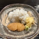 富小路 やま岸 - 最高の火入れの鱧の湯引き