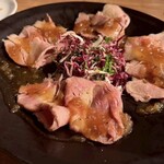Whisky Dining WWW.W - ローストビーフ　燻製オニオンソース