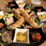 Whisky Dining WWW.W - 前菜５種盛り合わせ（鰹のたたき焼きナスのソース、鱧のエスカベッシュ梅肉仕立て、メーカーズで漬けたレーズンのカボチャサラダ、ローストポーク茗荷味噌ソース、シナモン香るハニーバタートースト）