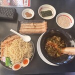 幸楽苑 - 料理写真:メガつけ麺（味玉子、のり、プレミアムチャーシュー、背脂、魚粉、メンマ）