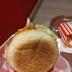 ケンタッキーフライドチキン - スパイシーアボカドフィレバーガー　下から