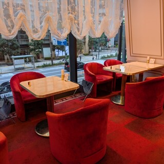 LE SALON DE NINA'S_2