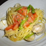 しげ老鮨 - 小蛤とアスパラフレッシュトマトのパスタ