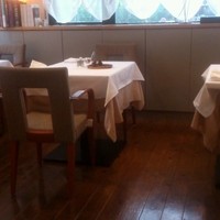 ラトラス - ウッデイな店内
