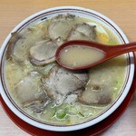 拉麺男 - お昼の普通　こってりスープとは違いクリアーでマイルドな豚骨スープ♡旨いがな〜