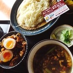 元祖 生そうめん めんめん - あまり美味しそうに撮れなかったけど 美味しかった生そうめん♪
            とりつけ麺とまかない丼のセットでかなりのボリューム！