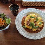 珈琲と食事 in time - オムライス1100円 サラダスープ付き