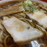 上海亭 - 具材は、シンプルに、チャーシュー、メンマ刻みネギ。