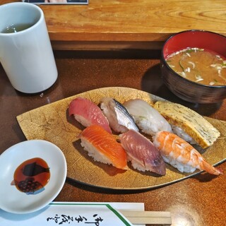 いこま寿司 - 料理写真:にぎり7貫500円税込