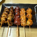 居酒屋大将別館 - もも肉、とり皮、とりレバー、つくね、豚ホルモン。タレ