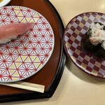 うまい一丸鮨 - 料理写真:少し食べた後の上マグロと紅ずわいカニ軍艦