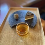 近江茶丸吉・茶房焙楽 - ほうじ茶のチーズケーキ