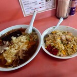 ラーメンハウス三平 - 料理写真:しょうゆチーズラーメン 1,050円、大盛120円(税込)、ハーフねぎチャーハン 530円(税込)