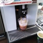 ファミリーマート - 料理写真:アイスコーヒー注入中