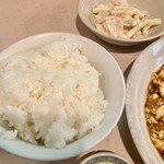 福龍園 - ご飯、小皿(マカロニサラダ)