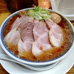 中華そば 大河 - スープ溢れてます笑