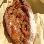 山下製パン所 - ライ麦パン　ブルーチーズとはちみつ（280円）