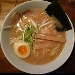 ももまる - 醤油ラーメン（豚骨醤油）